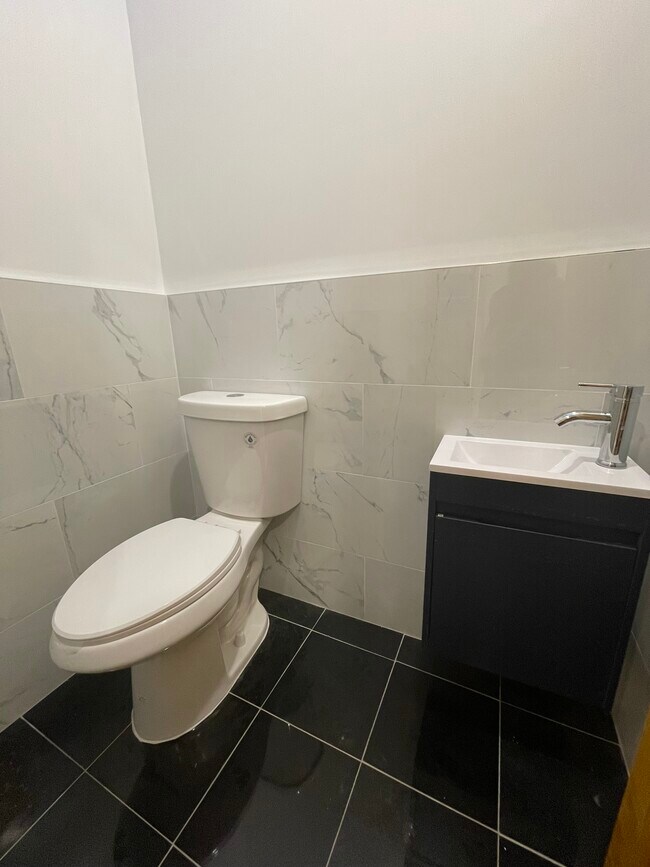 1/2 bath - 1842 W 12th St