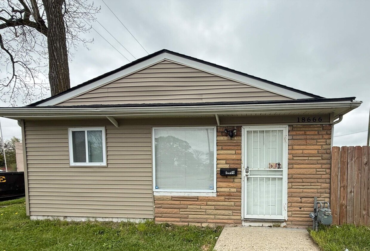 Primary Photo - Renovated 3-Bedroom Home – Section 8 Accep...