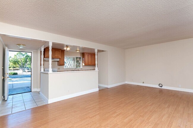 Foto del edificio - Excellent 4 bed 2 Bath Home in a great nei...
