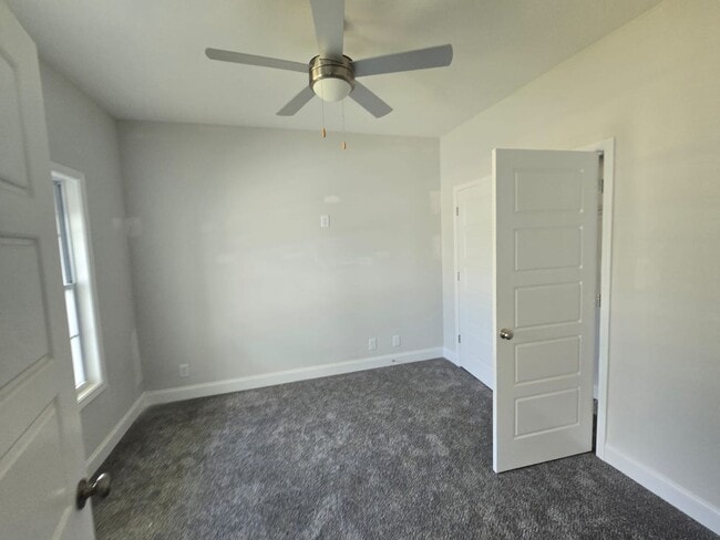 Building Photo - 522 N Halifax Ct