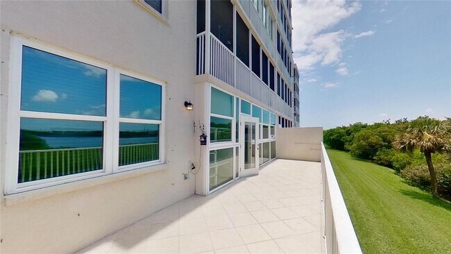 Foto del edificio - 6495 Shoreline Dr