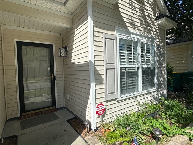 Building Photo - Charming Two Bedroom Home in Pinecrest!