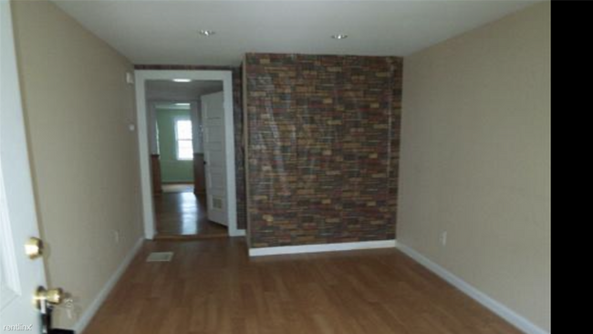 Foto del edificio - 2 br, 1 bath House - 49 S 3rd St