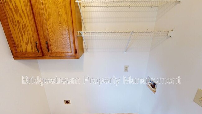 Building Photo - 214 Woodsview Dr