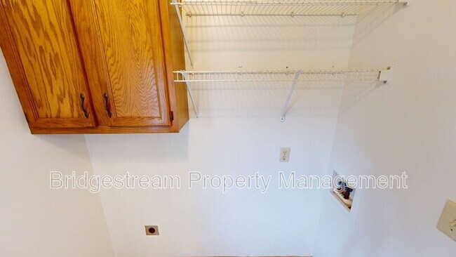 Foto del edificio - 214 Woodsview Dr