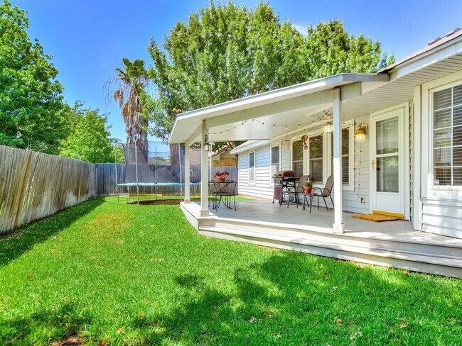 Foto del edificio - 1016 Mohican St