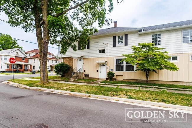 Foto del edificio - 1925 W Jackson St