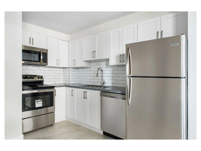 Kitchen - 2292 Weston Road