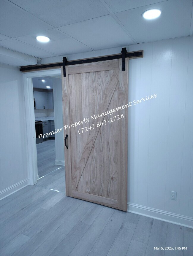 Foto del edificio - 906 Clyde St