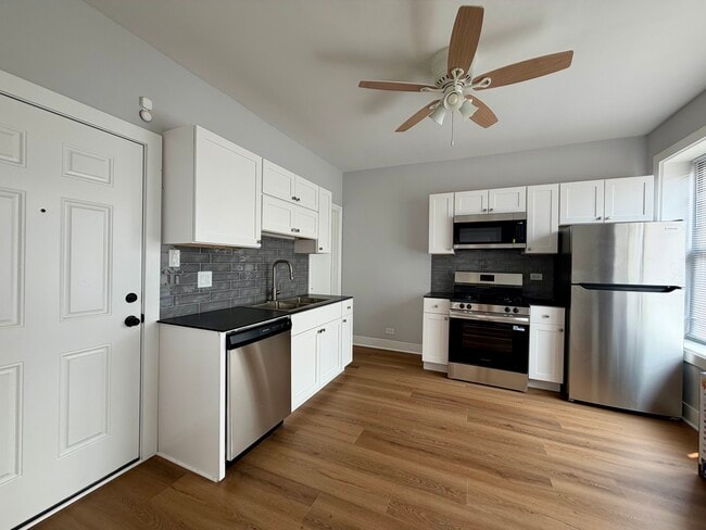 Building Photo - 4393 N Elston Ave