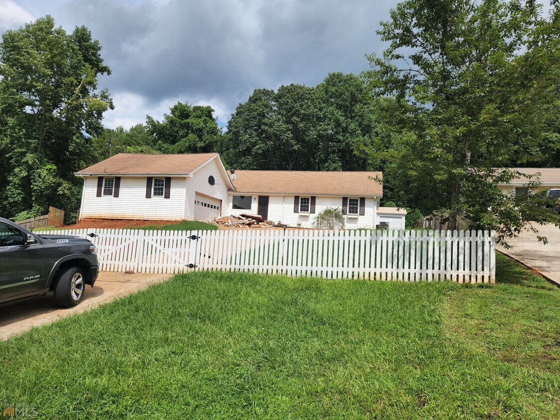 5143 Ponderosa Farm Rd, Gainesville, GA 30507 House Rental in