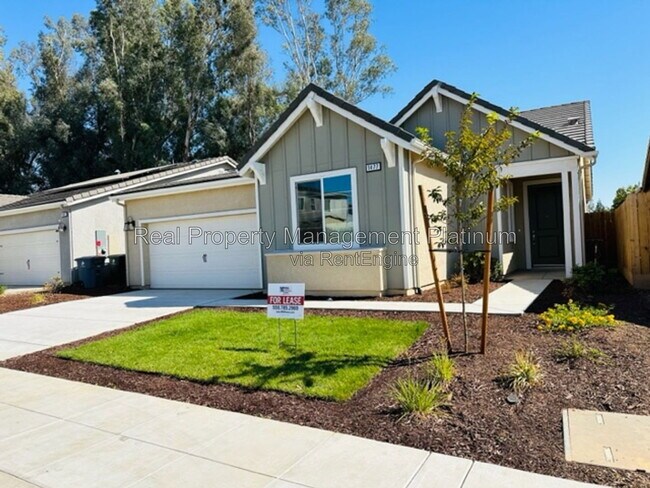 Building Photo - 1477 Las Rosas Ave