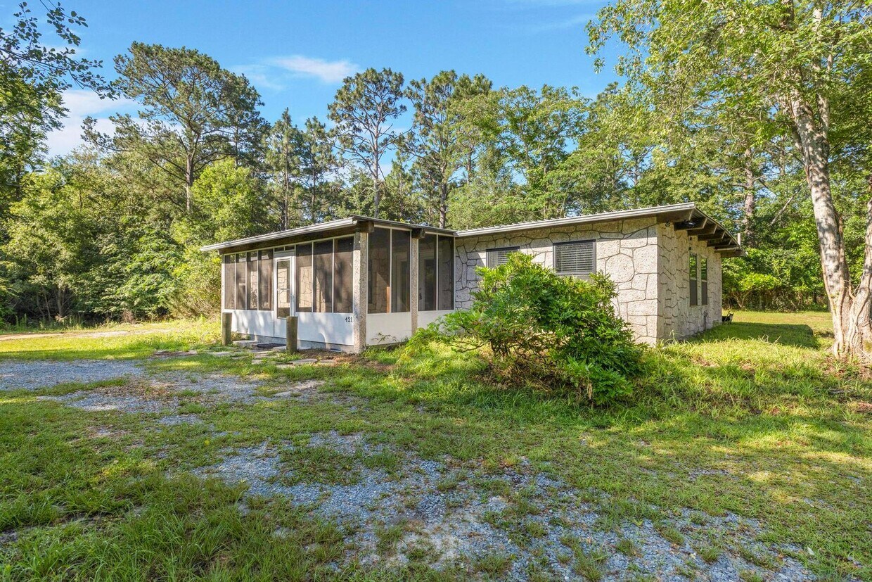 Foto principal - Single Family Ranch Brick Home For Rent!