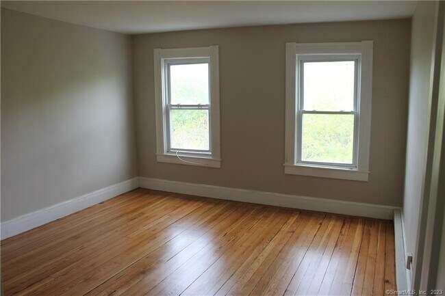 Building Photo - 6 Beech Dr