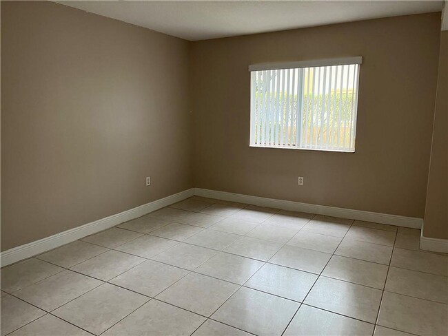 Building Photo - 6255 SW 47th Mnr