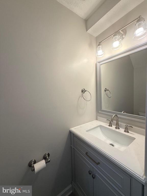 Foto del edificio - 110 Lakeview Ct