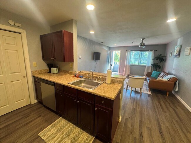 Foto del edificio - 10265 Gandy Blvd N