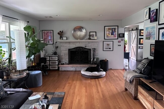 Building Photo - 6 Reiners Rd