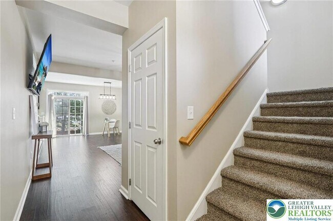 Foto del edificio - 270 Milkweed Dr