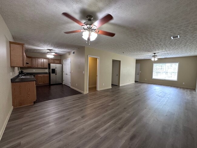 Building Photo - 236 College St