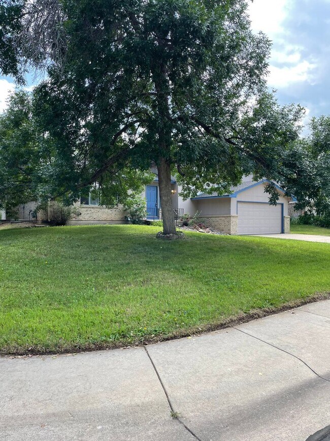 Foto del edificio - STUDENTS WELCOME! 5 Bedroom 3 Bathroom Single Family Home West Fort Collins