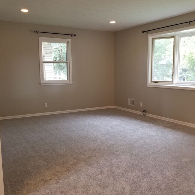 Building Photo - Flexible Living in a Fantastic La Vista Lo...