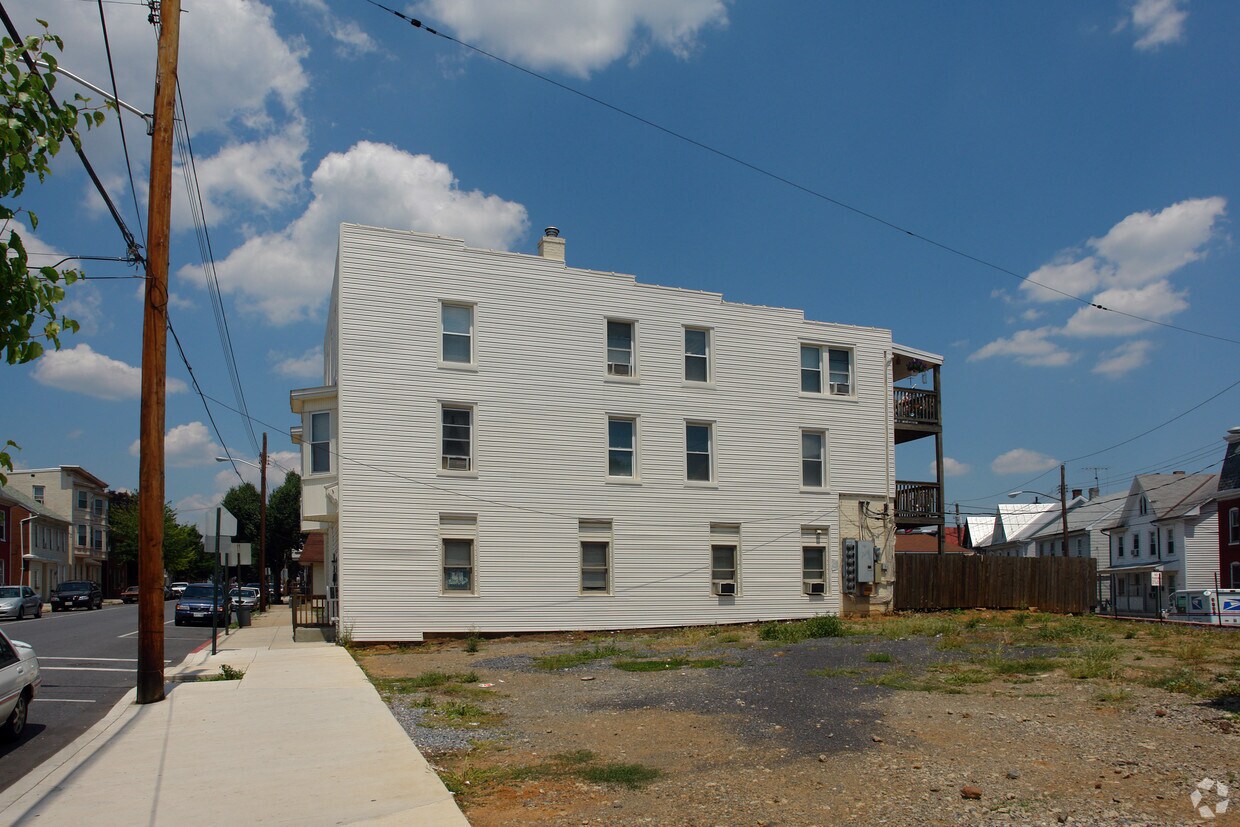Building Photo - 346-348 S Potomac St