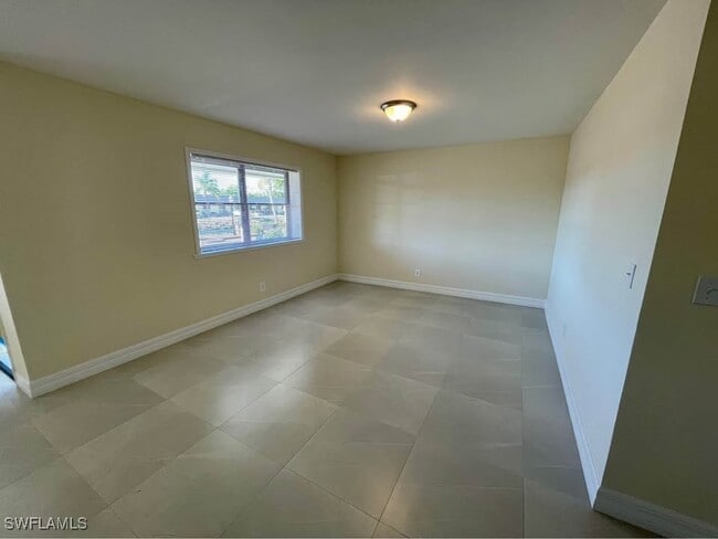 Building Photo - 4052 Bayshore Dr