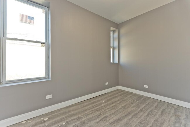 Building Photo - 2 bedroom in Chicago IL 60647