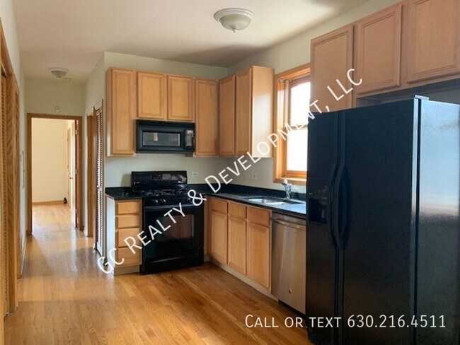 Building Photo - *** 2 BDRM PLUS OFFICE / 2 BTH / WASHER & ...