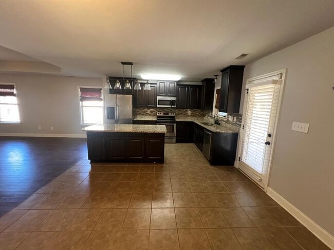 Foto del edificio - 206 Healey Dr