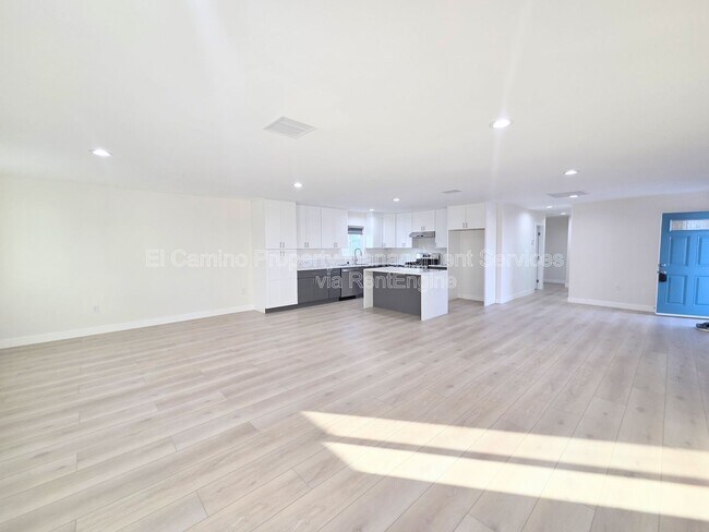 Foto del edificio - 5662 Cathy Ln