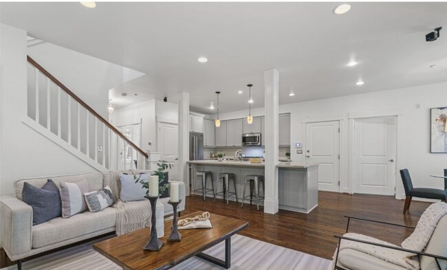 Foto del edificio - 1340 Bellevue Way SE