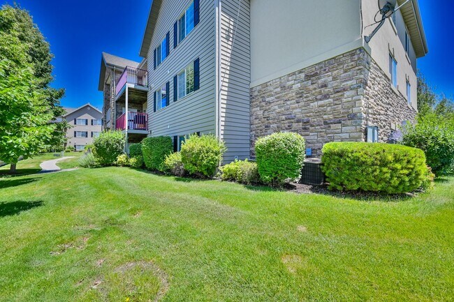 Building Photo - Beautiful 3 Bedroom Condo in Amazing Locat...
