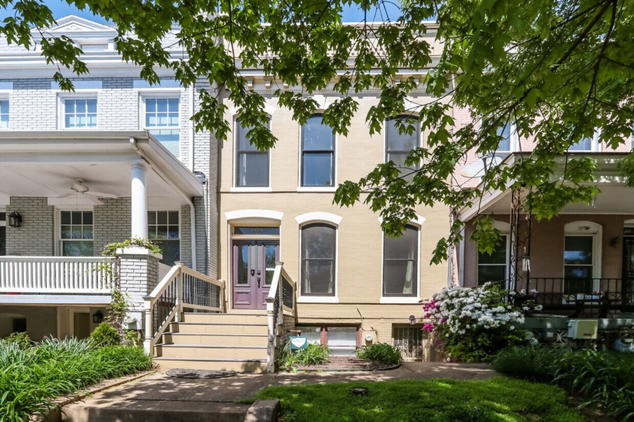 Photo - 1318 A St SE