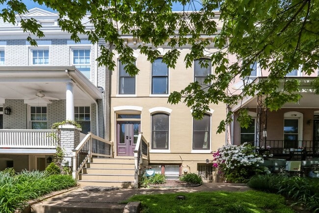 Building Photo - 1318 A St SE