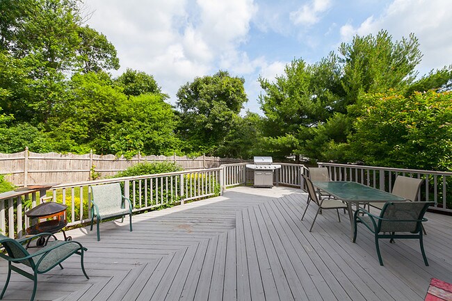 Building Photo - 520 Demoss Ct