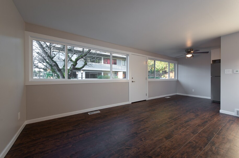 Primary Photo - 546 156th Ave SE