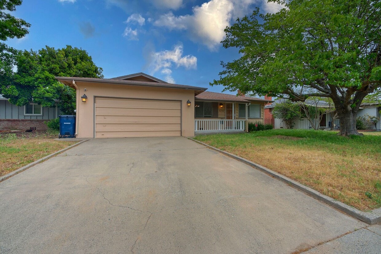 Photo - 1757 Wakefield Way
