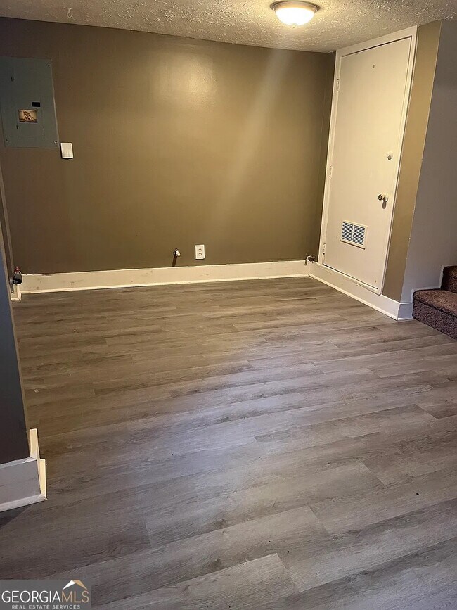 Foto del edificio - Room in Apartment on Calhoun St NW