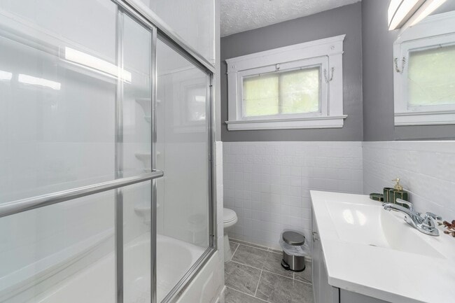 Foto del edificio - 3797 W 38th St