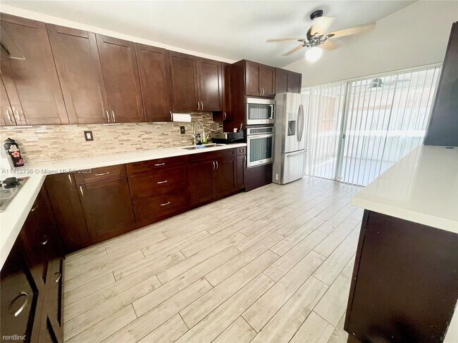 Foto del edificio - 3 br, 2 bath House - 12674 NW 15th St
