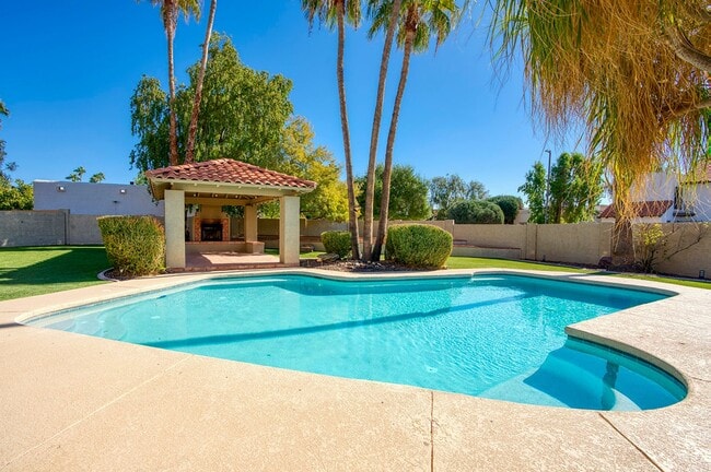 Building Photo - Scottsdale Ranch Home with Private Pool an...