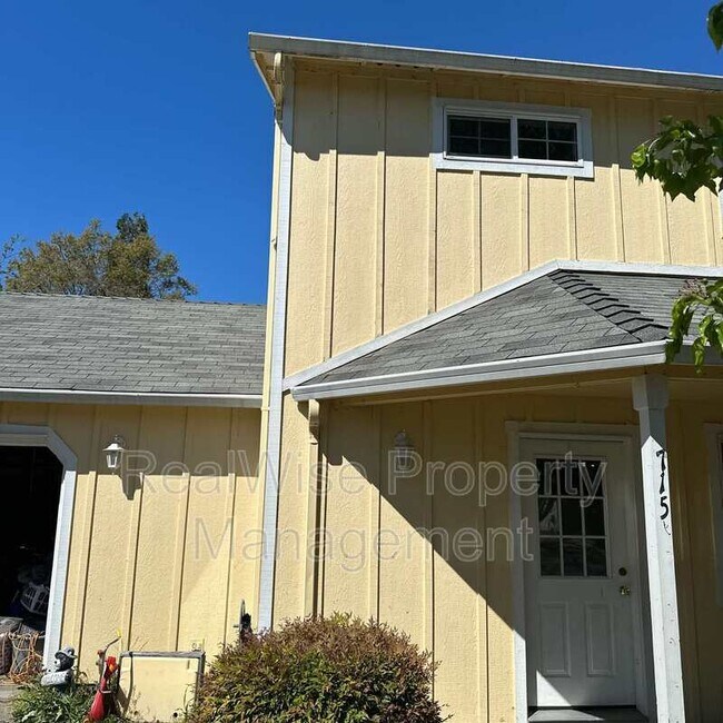 Foto del edificio - 715 SW Laurel St