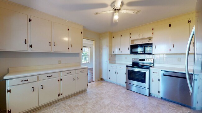 Building Photo - 109 Lowe Dr