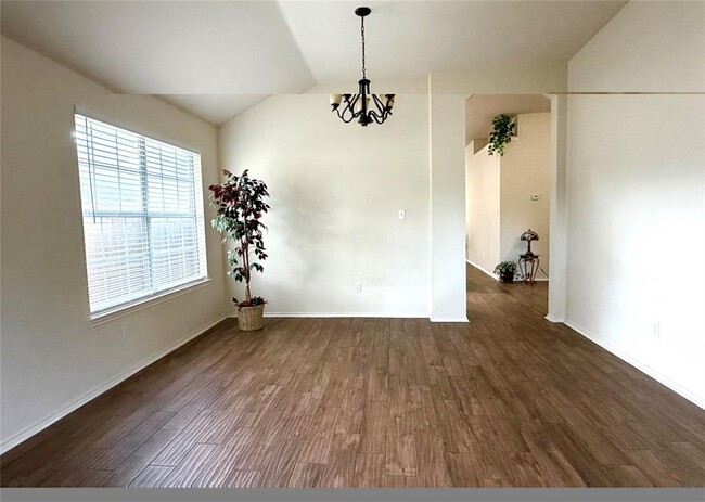 Building Photo - 2325 Clover Ridge Dr