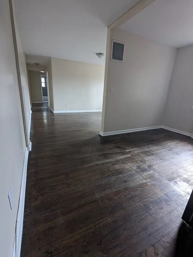 Foto del edificio - 7913 Bay Pkwy