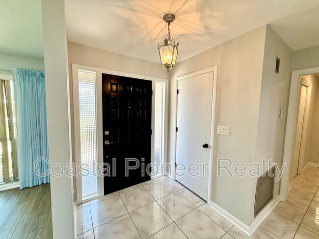 Foto del edificio - 14903 Imperial Point Dr N