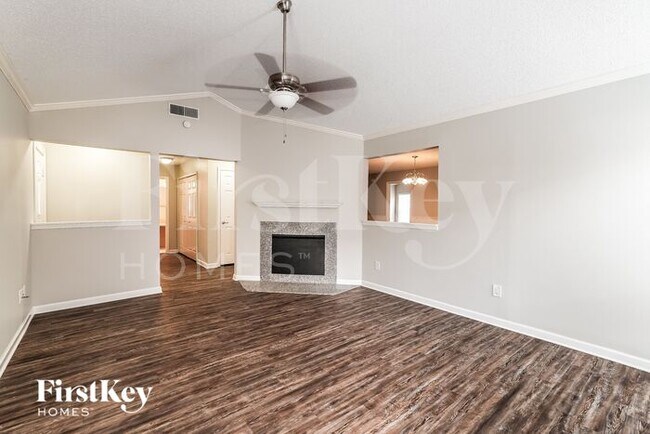 Building Photo - 7027 Silvermill Dr