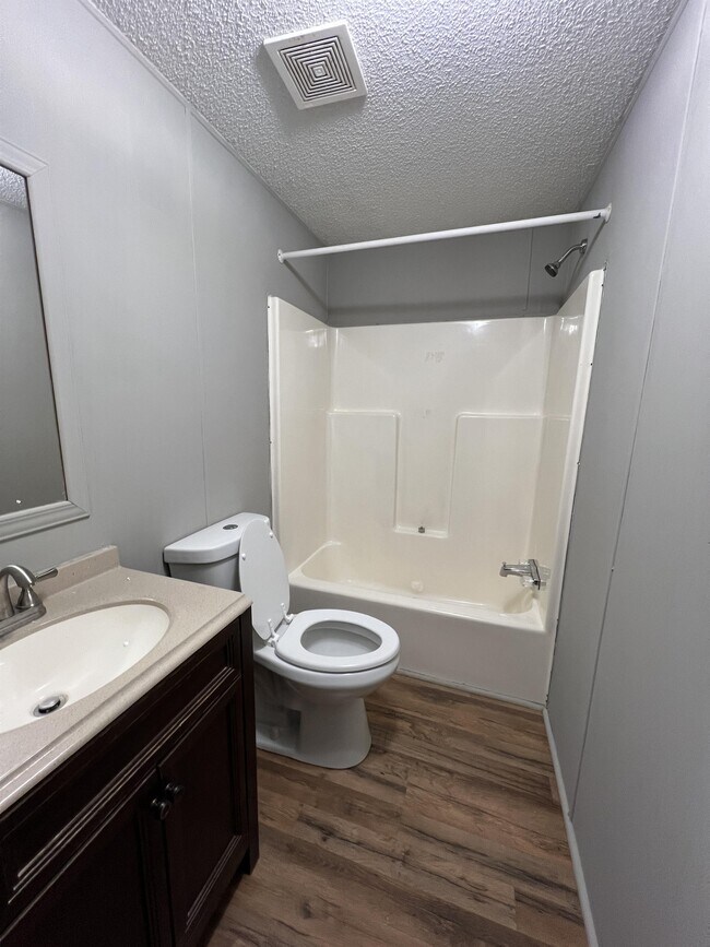 Foto del edificio - 626 Fancy Dr